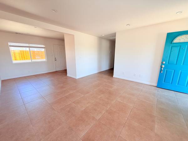 $2,500 / 3br - 1008ft2 - 210 North B (Lompoc)63663836634755121