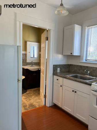 $1,800 / 330ft2 - Victorian Piedmont Studio 1 Bath for Rent (oakland piedmont / montclair)63687405826433124