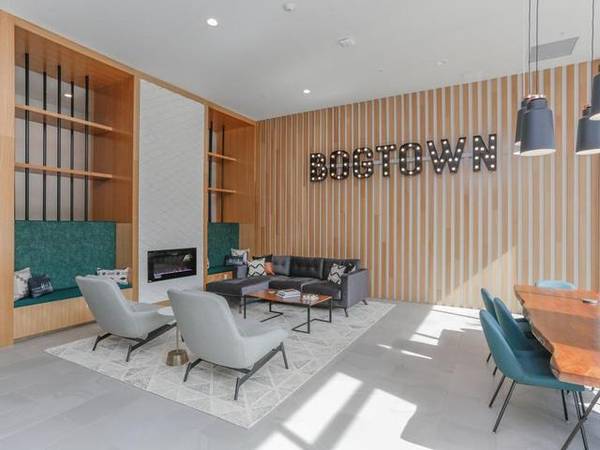 $2,625 / 2br - 808ft2 - ¡Increíble administración en el lugar, gimnasio las 24 horas, Wi-Fi comunitario y MÁS! (Greenwood)63850639670145123