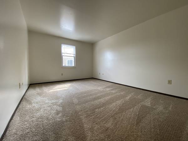 $1,095 / 2br - Amazing Two Bedroom in Bellevue! Central A/C & Equipped Kitchen! (Bellevue/ Avalon/ Ben Avon)64013369187458123