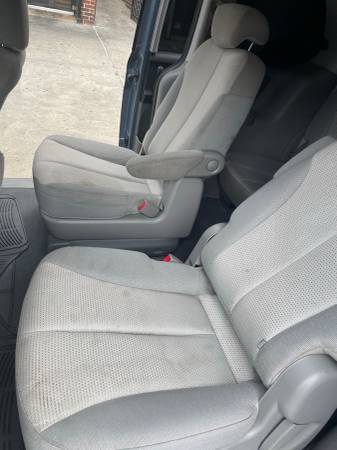 2010 Kia Sedona - $2,995 (Co op City)63654717171459123