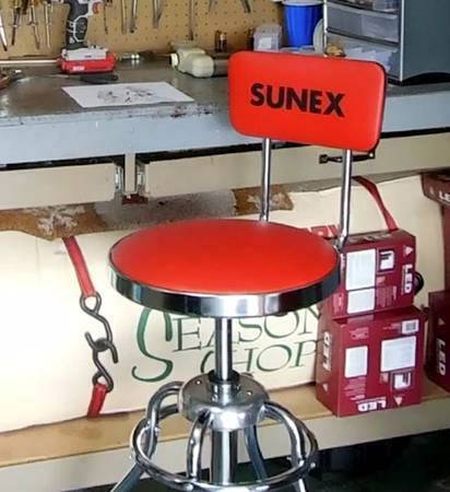 Sunex Tools Hydraulic Stool 1