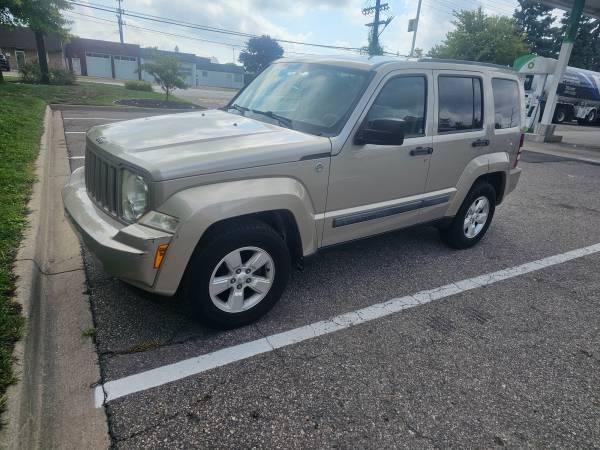 2010 Jeep Liberty 4x4 130k, funciona excelente, aire acondicionado frío - $3,200 (Warren)63470237564419121