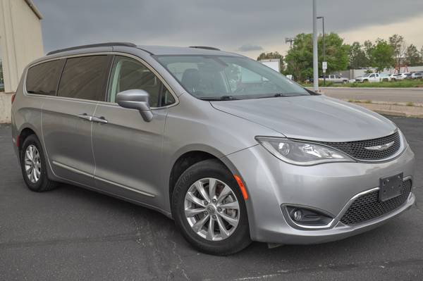 2017 Chrysler Pacifica Touring-L MiniVan V6 FWD Clean Title - $12,00063612118330755123