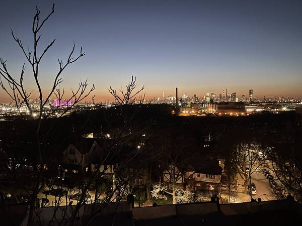 $1,500 / 3br - SPACIOUS BEDROOM FOR RENT- SKYLINE VIEW, BRIGHT & UNFURNISHED (Maspeth)63689591356291120