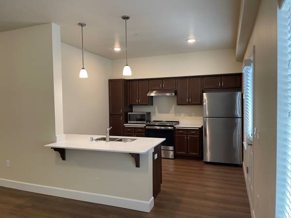$1,749 / 2 habitaciones - 966 pies² - ¡Alquiler con descuento aquí en The Landing!!! (Vancouver)63831397316865120