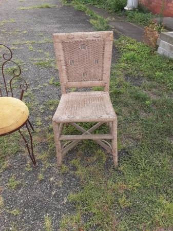Antique  wicker chair 1