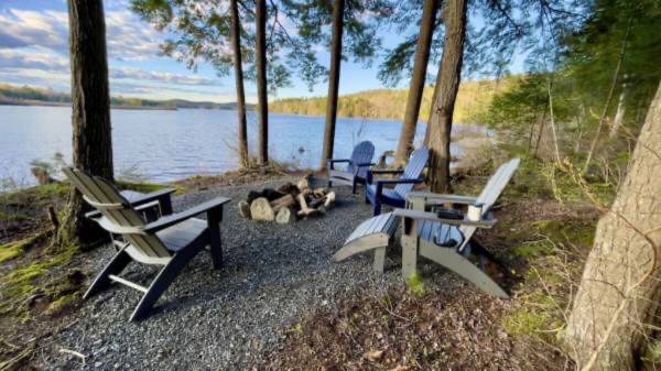 $286 / 4br - Complete Peace and Relaxation, lakeside escape! (Readfield, ME 04355 - 225 Torsey Shores Rd -)64145526186371123