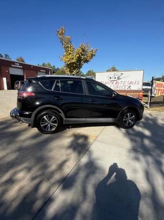 2017 Toyota RAV4 XLE AWD 1