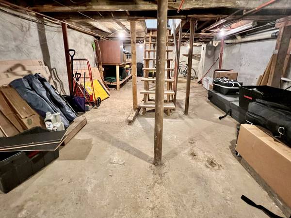 $3,600 / 2br - 1000ft2 - East Cambridge Duplex w/ In-Unit Laundry - Available Now (Boston)64213548296451121