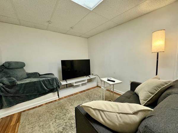$1,000 / 1br - Basement63611883467521123