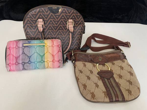 3 bolsos pequeños - Betsey Johnson - US Polo - Aldo - $25 (Columbia, MO)63471026157571123