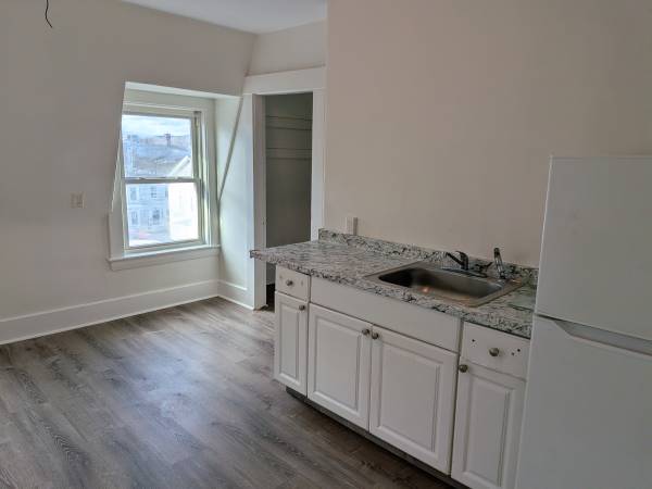 Room available~$250 Weekly or $1084 Monthly 1