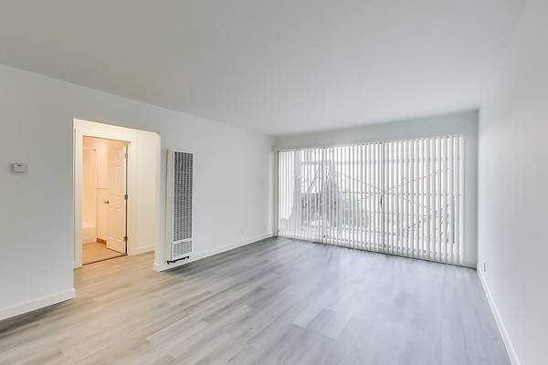 $4,095 / 2br - 689ft2 - Anza Vista/240 St. Joseph/W/D in unit/Balcony/Available Now!! (laurel hts / presidio)64000757422594120