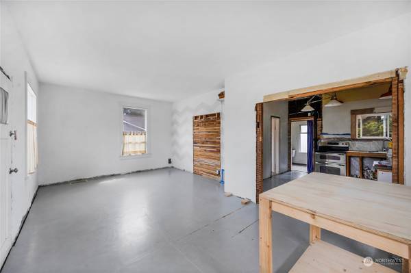 $1,399 / 1br - 1140ft2 - Greenwood Fixer—New Roof, Solar, Rehab-Ready w/ Expansion Potential (Seattle, WA)63866941306753122