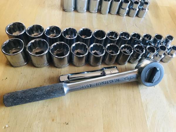 3/8" Drive Socket Set: SAE & Metric (25 Piece Set) 1