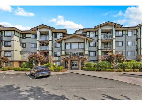 Pristine 2 bed, 2 bath corner ground-floor home 1