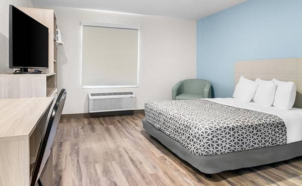 $1,200 / 1br - 4 miles from RV Hall of Fame & Museum, Low weekly and monthly rates (810 E Windsor Ave, Elkhart, IN)63660195954561121