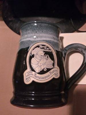 shakopee 2002 renaissance beer stien dark brown white top 1