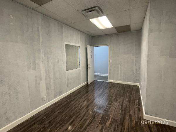 $750.00 / 188ft2 - Buckhead Large Executive/Office Single Room Suite - Retail/Studio/Spa63921690670339121