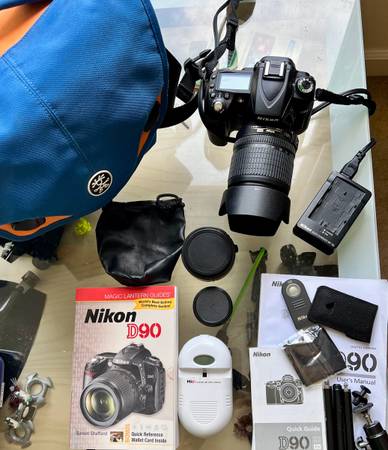 Nikon D90 Camera NIKKON 18-105mm VR Lens with bag 1