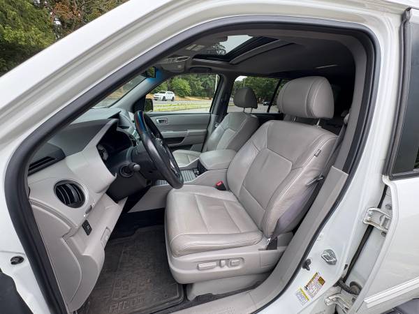 2011 Honda Pilot EX-L - $8,500 (Seattle)63617332635267123