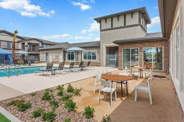 Dual Vanities, Poolside Pavilion with BBQ Grills 1