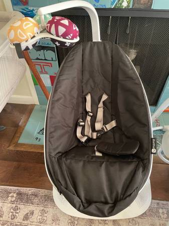 Like New 4moms Mamaroo 1