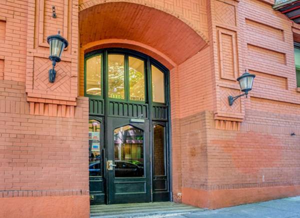 $1,100 / 1br - CALL for 1 FREE MONTH - Close to Portland International - 1 Bedroom (Downtown Portland)63615727014403121