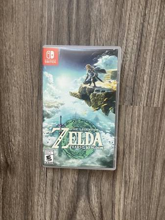 Nintendo Switch + Switch Pro Controller + Zelda TOTK - $200 (Downtown)63440994565251122