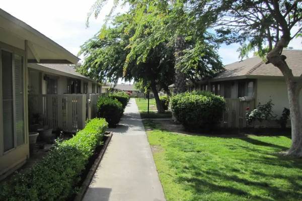 $1,225 / 1br - Beautiful Northbrook Apartment !  Move In Special ! (Fresno)63798508967683121