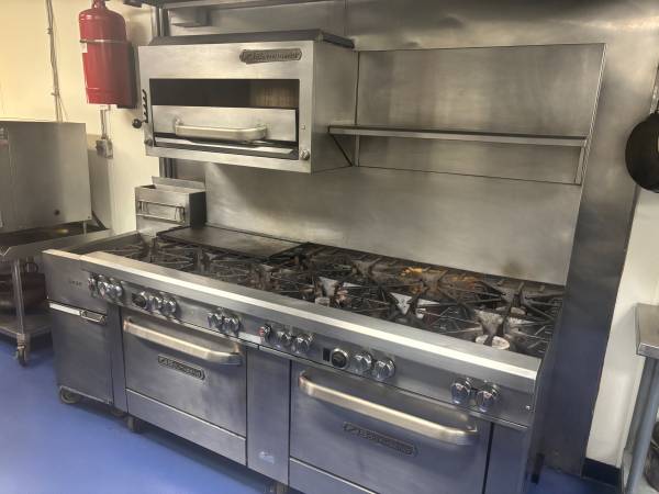 Southbend restaurant range 72" length, 12 open burners 1