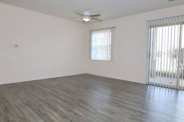 $1,715 / 2br - 960ft2 - A Home You Can Be Proud Of! (1947 Eagle Ridge Drive, Waukegan, IL)63846716987777123