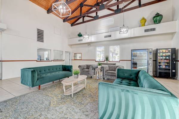 $299 / 1br - on site laundry (3684 paradise rd, las vegas , NV)63907028213891123