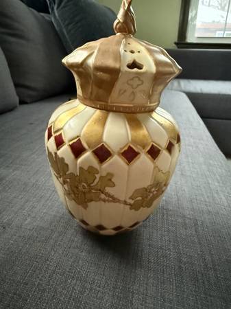 Antique Austrian/Vienna Style Porcelain Potpourri Jar 1