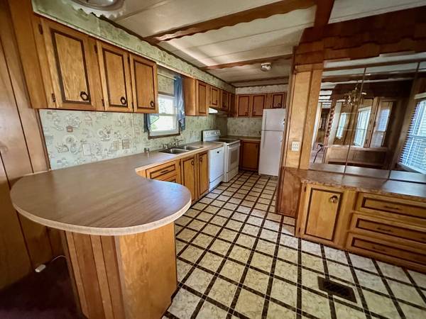 $110,000 / 2br - 982ft2 - OPEN HOUSE SATURDAY 9-27-25, 11 am to 1 pm.  REDUCED $30k!!! (Dover, NH)63931788293250122