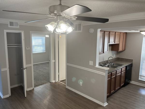 $2,000 / 2br - 900ft2 - MOVE IN READY! APPLY NOW! GET 1 FULL MONTH FREE RENT! (Mount Pleasant)64015945167106122