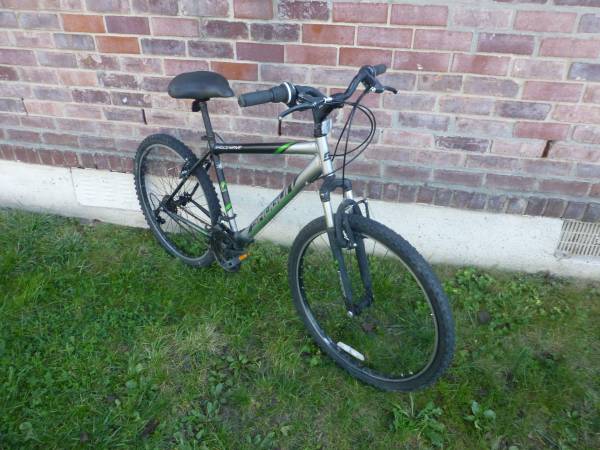for sale sport mountain bike has aluminum wheel rims fast. 1