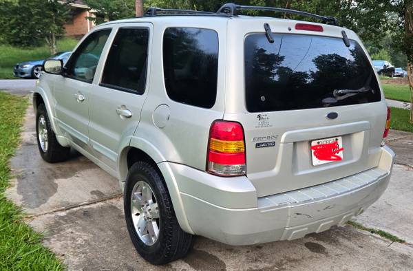 Escape Ford 2005 en buen estado, nuevas emisiones/ajuste - $2.299 (Grant Park)63620176764289122