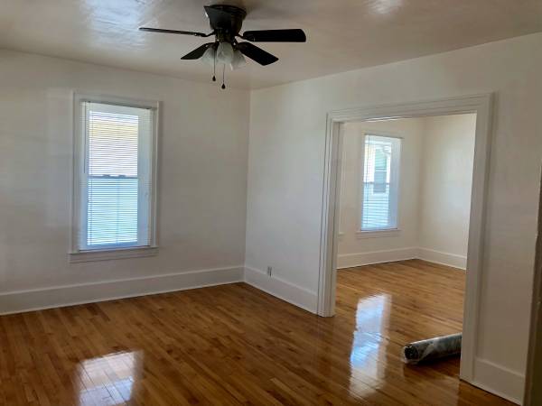 3BR, 1 BATH Upstairs near UC Apartment for Rent
$1,200
Utica, NY 3BR, 1 BATH Upstairs near UC Apartment for Rent
$1,200
Utica, NY