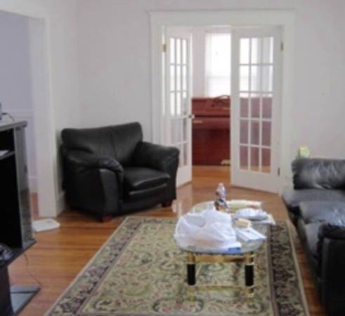 $3,400 / 3br - 1400ft2 - $3,400/Month (Negotiable/3bm+1.5bm)/September/October (Flexible) (West Roxbury)63802024805377122