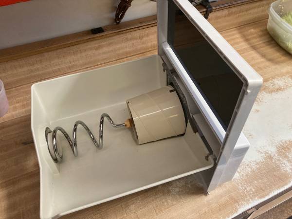 GE refrigerator/freezer built-in Ice Maker 1