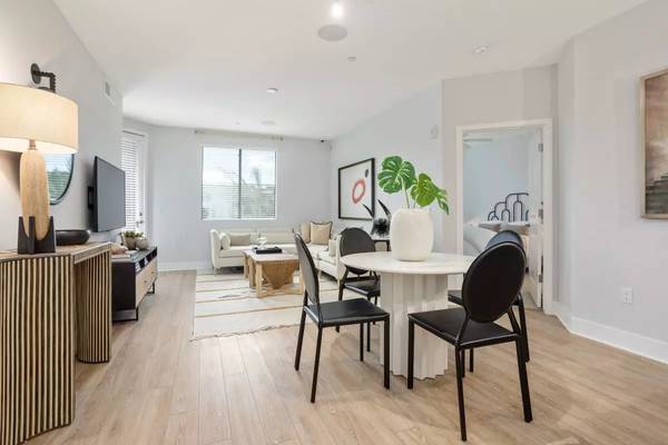 $4,241 / 3 habitaciones - 1630 pies cuadrados - ¡Hermosas vistas desde tu nuevo hogar de 3 habitaciones y 3 baños! ¡1630 pies cuadrados! (Tempe - Tempe Beach Park)63623923132035121