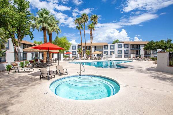 $910 / 1br - 726ft2 - Disability Access, Putting Green, 9 Ft Ceilings (7700 E Speedway Blvd, Tucson, AZ)63674980323971123