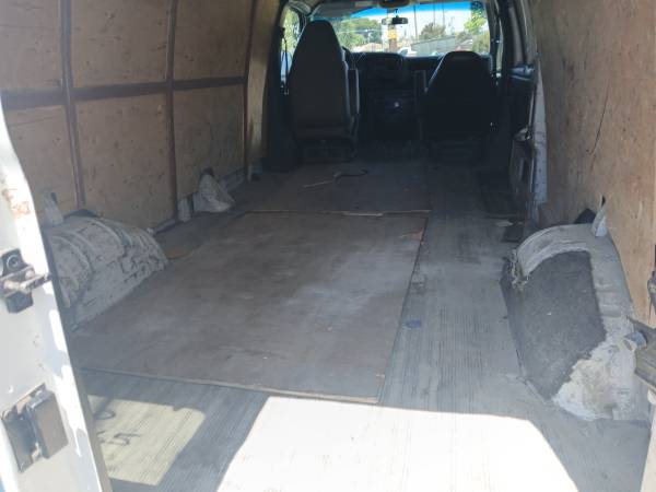 2002 GMC 3500 cargo work van- runs great -1 ton -Contractor- - $2,900 (Fairfield)63613688328579124