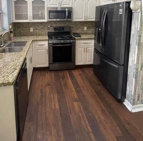 $180 SE ALQUILA HABITACIÓN COMPARTIDA (Miami)64049276055426124
