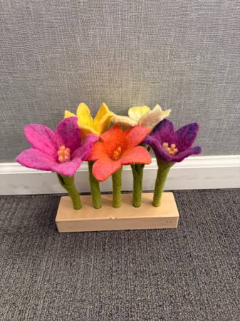 Lovevery Felt Flowers in a Row 1