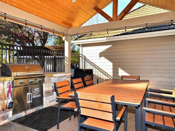 $1,973 / 1br - 650ft2 - Amazing Opportunity to LIVE IN STYLE in Mukilteo! (Mukilteo - Harbour Pointe)63934550238210121