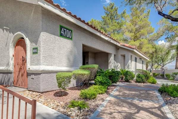 $1,479 / 2br - 1075ft2 - 24 Hour Fitness Gym, Crown Molding, 2/bd 2/ba (4700 W Rochelle Ave, Las Vegas, NV)63859496756225124