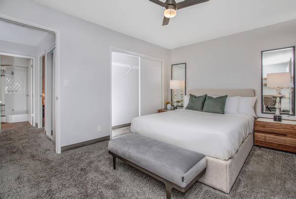 $2,655 / 2br - 882ft2 - Sparkling Resort Style Pool, Back Door Porch, Entry Screen Doors (Waipahu)63939396683651121
